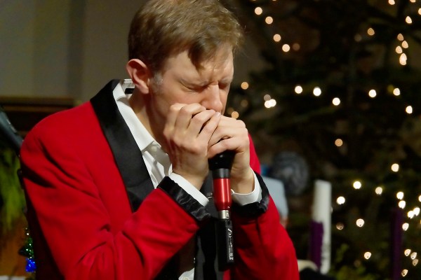 Joe Powers performed his holiday concert on December 21st at Grace Memorial Episcopal Church. Photo by Joe Cantrell.
