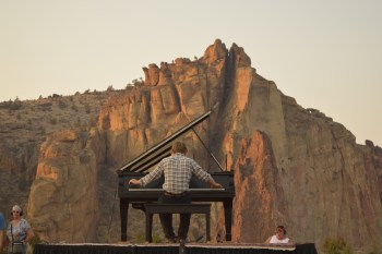 Hunter Noack performing at Smith Rock in Southern Oregon. Photo by David Lindell.